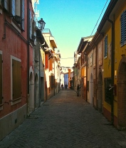 Il pittoresco borgo di San Giuliano con le sue case colorate